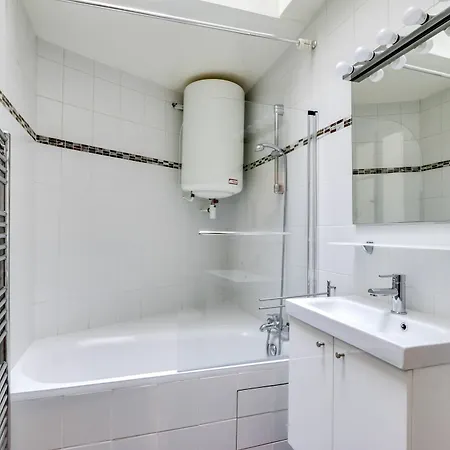 Du Louvre Apartment Paris