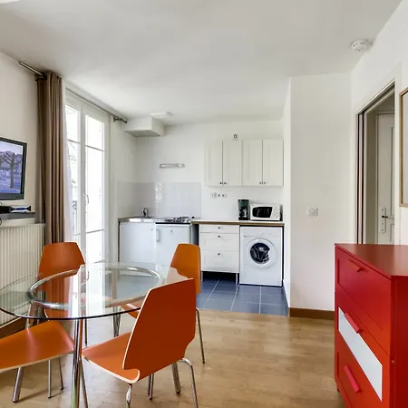 Du Louvre Apartment Paris