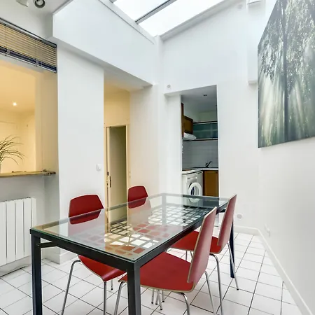 Du Louvre Apartment Paris