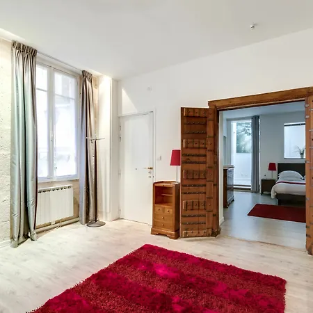 Du Louvre Apartment Paris